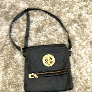 Beverly  Hikls Polo Club criss body bag